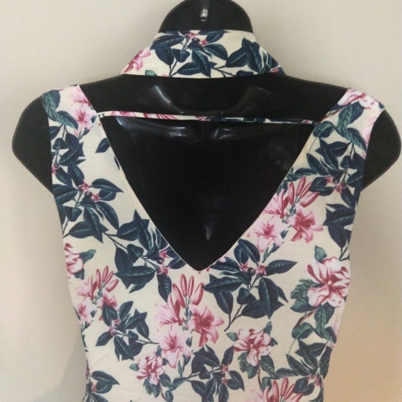 Cream Floral Dress Boutique VSCO - Picture 5 of 8